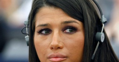 Stire din Diverse : Uite cât de bine arată Elena Băsescu, însărcinată în cinci luni!