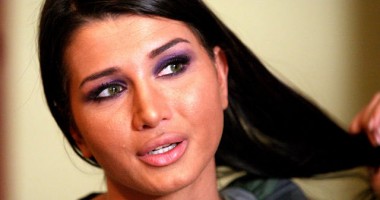Stire din Monden : Elena Băsescu  vrea două rochii  de mireasă  la nunta sa