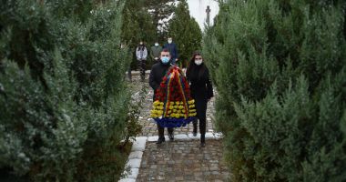 Elena Băsescu a depus o coroană la Cimitirul Internaţional de Onoare de la Mircea Vodă - 3
