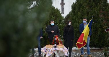 Elena Băsescu a depus o coroană la Cimitirul Internaţional de Onoare de la Mircea Vodă - 2