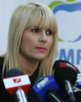 Stire din Politică-Administrație : Elena Udrea nu mai candidează la președinția PMP