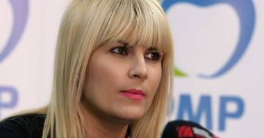 Stire din Politică-Administrație : Elena Udrea s-a autosuspendat din funcția de președinte PMP