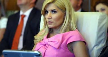 Stire din Politică-Administrație : "Principala vinovăție a lui Dorin Cocoș este că a fost căsătorit cu mine"