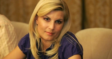 Stire din Politică-Administrație : Elena Udrea candidează ca independent la alegeri: "Drumurile de Traian Băsescu se despart"