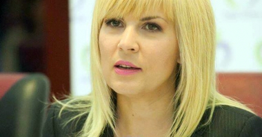 Stire din Politică-Administrație : Elena Udrea pierde mandatul de deputat. "Mă bucur pentru Traian Băsescu"