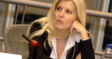 Stire din Eveniment : Elena Udrea, anchetată pentru spălare de bani și fals în declarația de avere