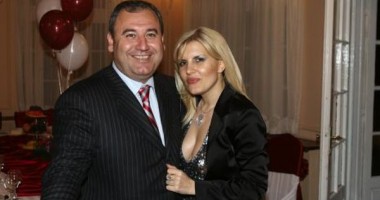 Stire din Diverse : Cocoș a divorțat de Elena Udrea pentru o avocată de 26 de ani, din Chișinău