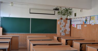 Stire din Actualitate : Elev de clasa a IX-a, reținut după ce a tras cu pistolul în clasă în timpul pauzei