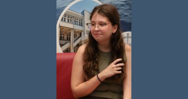 Stire din Cultură-Educație : O elevă a Colegiului Pedagogic va coordona propriu-i cenaclu, la Biblioteca Județeană