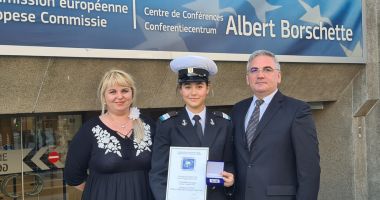 Stire din Cultură-Educație : Elevă de la Colegiul Militar „A.I. Cuza”, premiată la Bruxelles