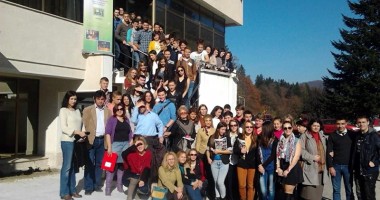 Stire din Cultură-Educație : Un elev constănțean, campion la dezbateri academice