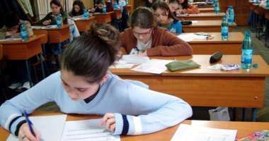 Stire din Cultură-Educație : Elev de clasa a VIII-a, de la "Traian", declarat cel mai bun matematician