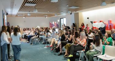 Stire din Cultură-Educație : Vacanță activă pentru șase eleve de la Liceul ”Callatis”, participante la o tabără de programare