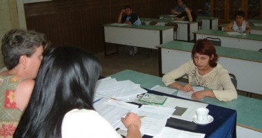 Stire din Cultură-Educație : Bacalaureat 2013, aproape la fel ca în 2012