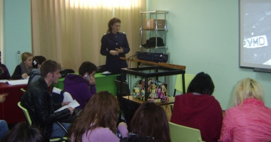 Stire din Eveniment : Elevii Colegiului "Mihai Eminescu", vizitați de polițiștii constănțeni