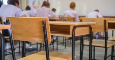 Studiu: Peste 80% dintre elevii români consumă alcool