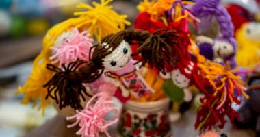 Stire din Cultură-Educație : Elevii ar putea să învețe meșteșuguri românești și zicători în școli