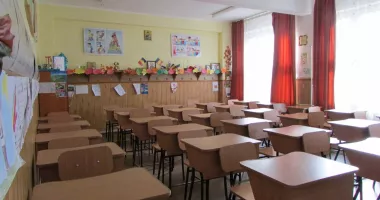 Stire din Eveniment : Învățătoare plasată sub control judiciar după ce ar fi lovit în cap trei elevi
