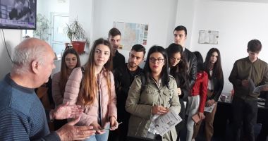 Stire din Social : Elevii Liceului "Ioan Cotovu" din Hârșova, în vizită la redacția "Cuget Liber"
