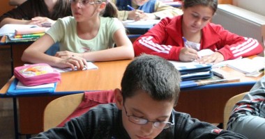 Stire din Cultură-Educație : Joi și vineri nu fac școală