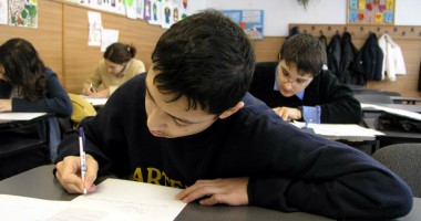 Stire din Cultură-Educație : Participă la simulare în altă școală