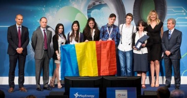 Stire din Cultură-Educație : Elevi de la Liceul "Lucian Blaga", câștigătorii PlayEnergy 2012