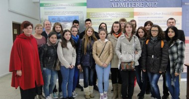 Stire din Cultură-Educație : Elevii din Cernavodă, studenți pentru o zi la "Andrei Șaguna"