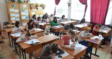 Stire din Cultură-Educație : Învățătoarea Nicoleta Dincu ripostează