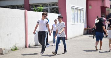 Cubul, câteva ecuații și o funcție le-au "dat de furcă" absolvenților de clasa a VIII-a, la evaluarea națională - 4