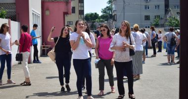 Cubul, câteva ecuații și o funcție le-au "dat de furcă" absolvenților de clasa a VIII-a, la evaluarea națională - 2
