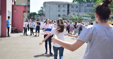 Cubul, câteva ecuații și o funcție le-au "dat de furcă" absolvenților de clasa a VIII-a, la evaluarea națională - 3