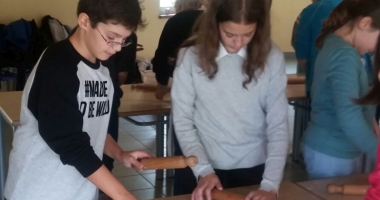 Elevii de la Școala "Gheorghe Țițeica" promovează tradițiile dobrogene în Italia - 3