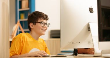 Stire din Cultură-Educație : Elevii se întrec pentru titlul de cea mai bună lecție interactivă