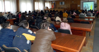 Elevii constănțeni au "descins" la sediul jandarmilor - 2