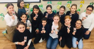 Stire din Cultură-Educație : Elevii Școlii Gimnaziale "Ferdinand" au confecționat mărțișoare