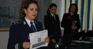 Elevii, captivați  de portretele robot și detectorul  de minciuni - 4