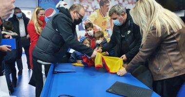 Stire din Cultură-Educație : Elevii Centrelor de educaţie incluzivă, faţă în faţă cu Gheorghe Hagi
