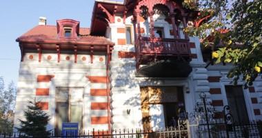 Stire din Cultură-Educație : Elevii Centrului Cultural cântă la 23 August