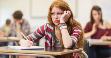 Stire din Cultură-Educație : Elevii cer publicarea programei simulării examenelor naţionale
