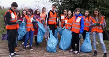 Stire din Cultură-Educație : Elevii Colegiului "Carol I" vor să ofere un exemplu de civism