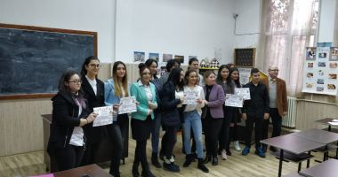 Stire din Cultură-Educație : Elevii Colegiului Economic Mangalia, premiați la concursuri școlare județene