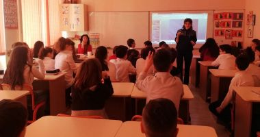 Stire din Cultură-Educație : Elevii constănțeni, vizitați de polițiști