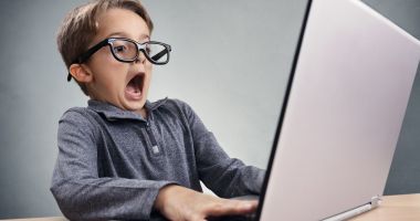 Stire din Cultură-Educație : Elevii constănţeni se plâng că profesorii nu se descurcă cu predarea online