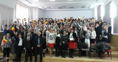 Stire din Cultură-Educație : Elevii constănțeni și basarabeni au sărbătorit împreună Centenarul Unirii