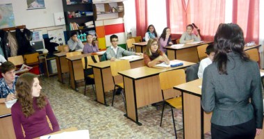 Stire din Cultură-Educație : Elevii claselor a VIII-a se pregătesc de Evaluarea Națională