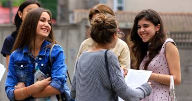 Evaluarea Națională a început cu dreptul: "Ne-am scos cu româna! Mai ușor decât la simulare!" - 2