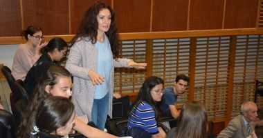Stire din Cultură-Educație : Elevii de la Călinescu și-au exersat calitățile oratorice pe tema toleranței