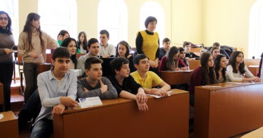 Stire din Cultură-Educație : Elevii de la Pedagogic luptă împotriva pericolelor de pe internet