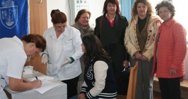 Elevii de liceu din Mangalia donează sânge
