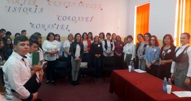 Elevii din Ostrov au aflat "Istoria Coroanei României" - 2